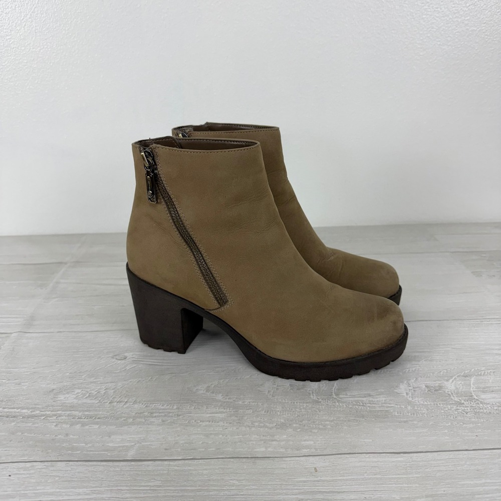 Blondo Waterproof Ankle Boots Womens 9.5M Tan Nubuck Lug Sole Block Heel Skye